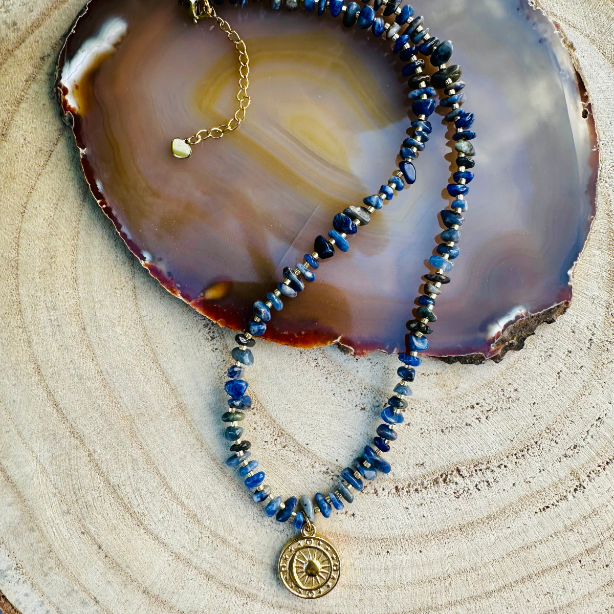 Collier solo pampille ASTRAL en Lapis Lazuli - Pampille Médaillon Lune solaire